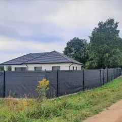 Jak zamaskować betonowy płot - skuteczne sposoby na poprawę estetyki