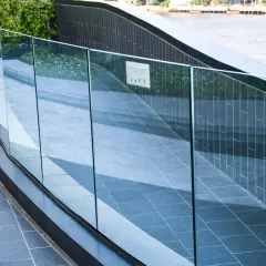 Jaka grubość szkła na balustradę? Kluczowe informacje dla bezpieczeństwa