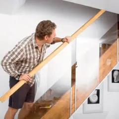 Jak zamontować balustradę drewnianą na schodach - uniknij błędów w instalacji