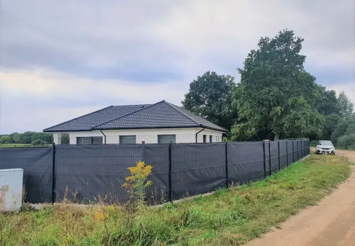Jak zamaskować betonowy płot - skuteczne sposoby na poprawę estetyki