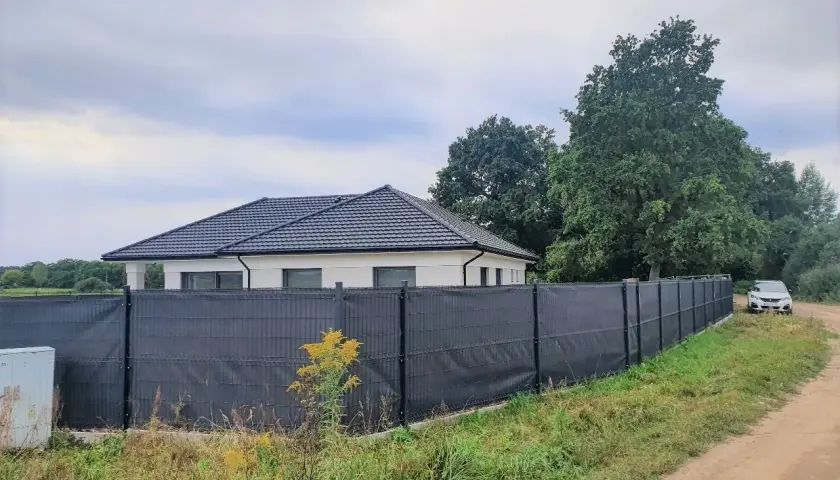 Jak zamaskować betonowy płot - skuteczne sposoby na poprawę estetyki