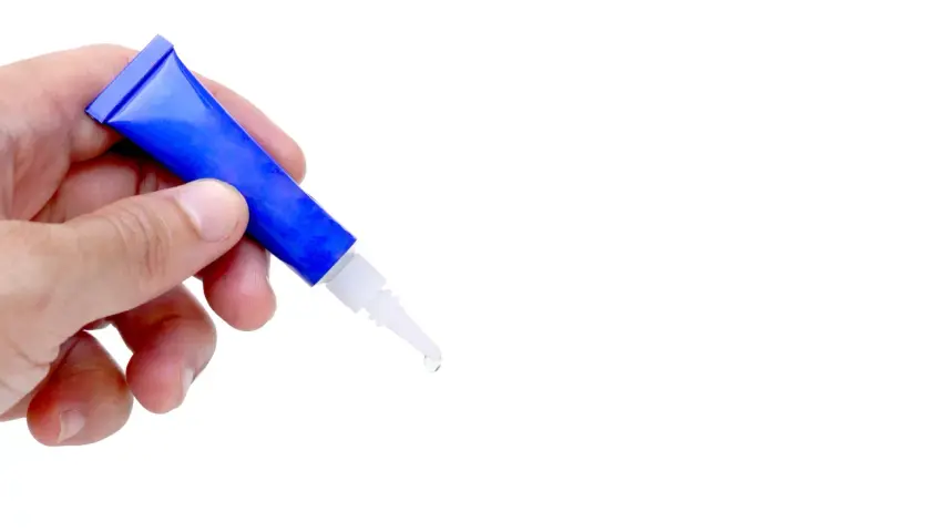 Jak skutecznie naprawić twardy plastik w domu? Praktyczny poradnik