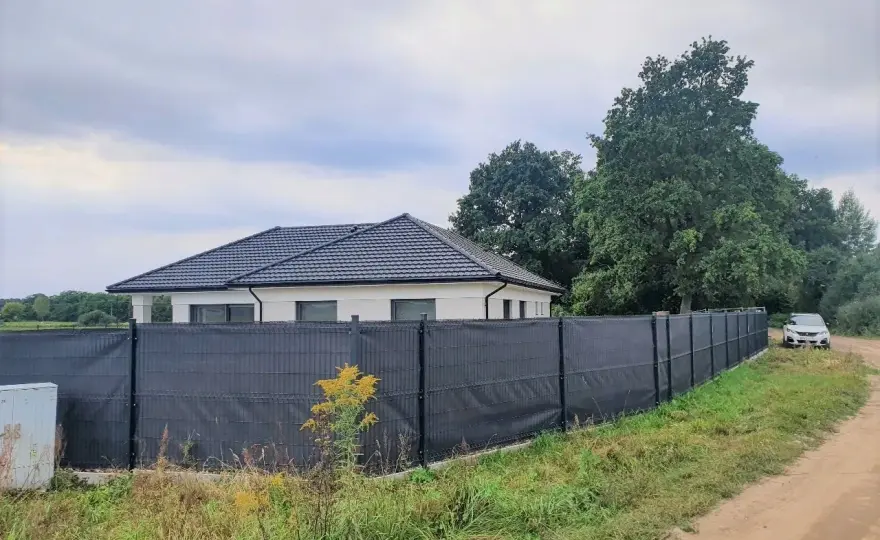 Jak zamaskować betonowy płot - skuteczne sposoby na poprawę estetyki