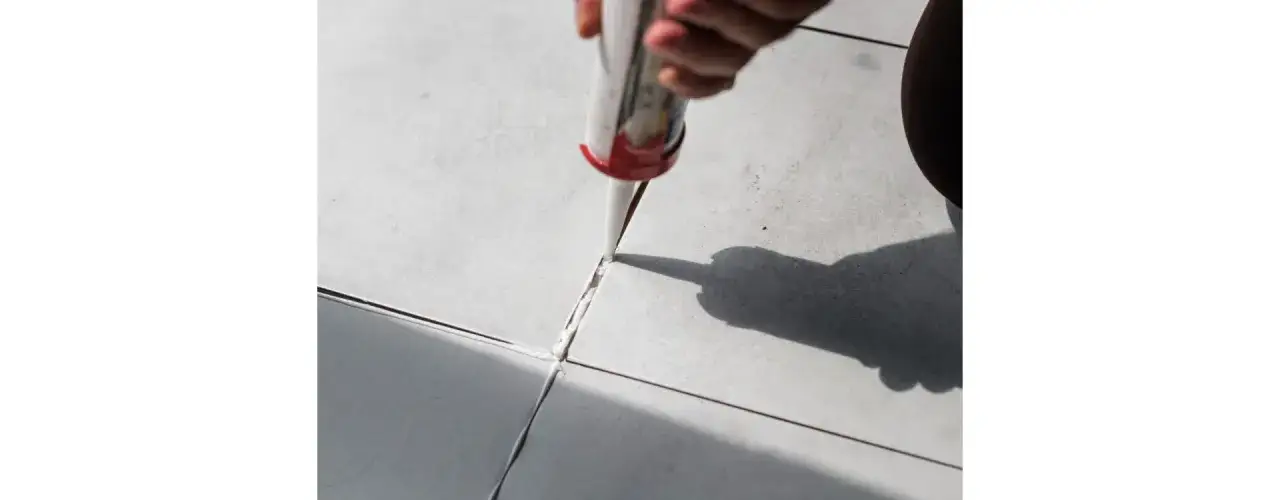 Zdjęcie Ile schnie silikon w kabinie? Sprawdź, by uniknąć problemów